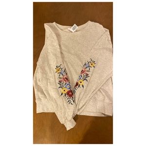 Embroidered crew neck women’s pullover S